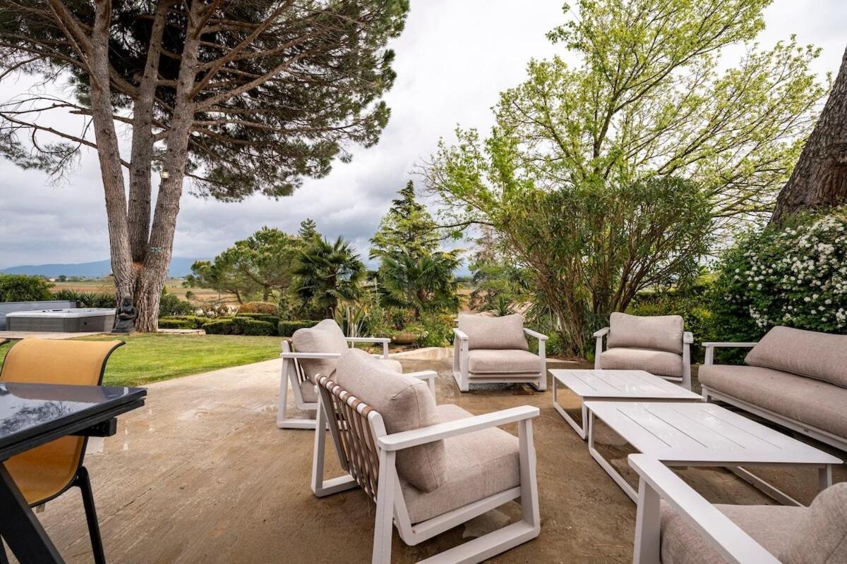 La Villa Moursoise 4 Etoiles 外观 照片