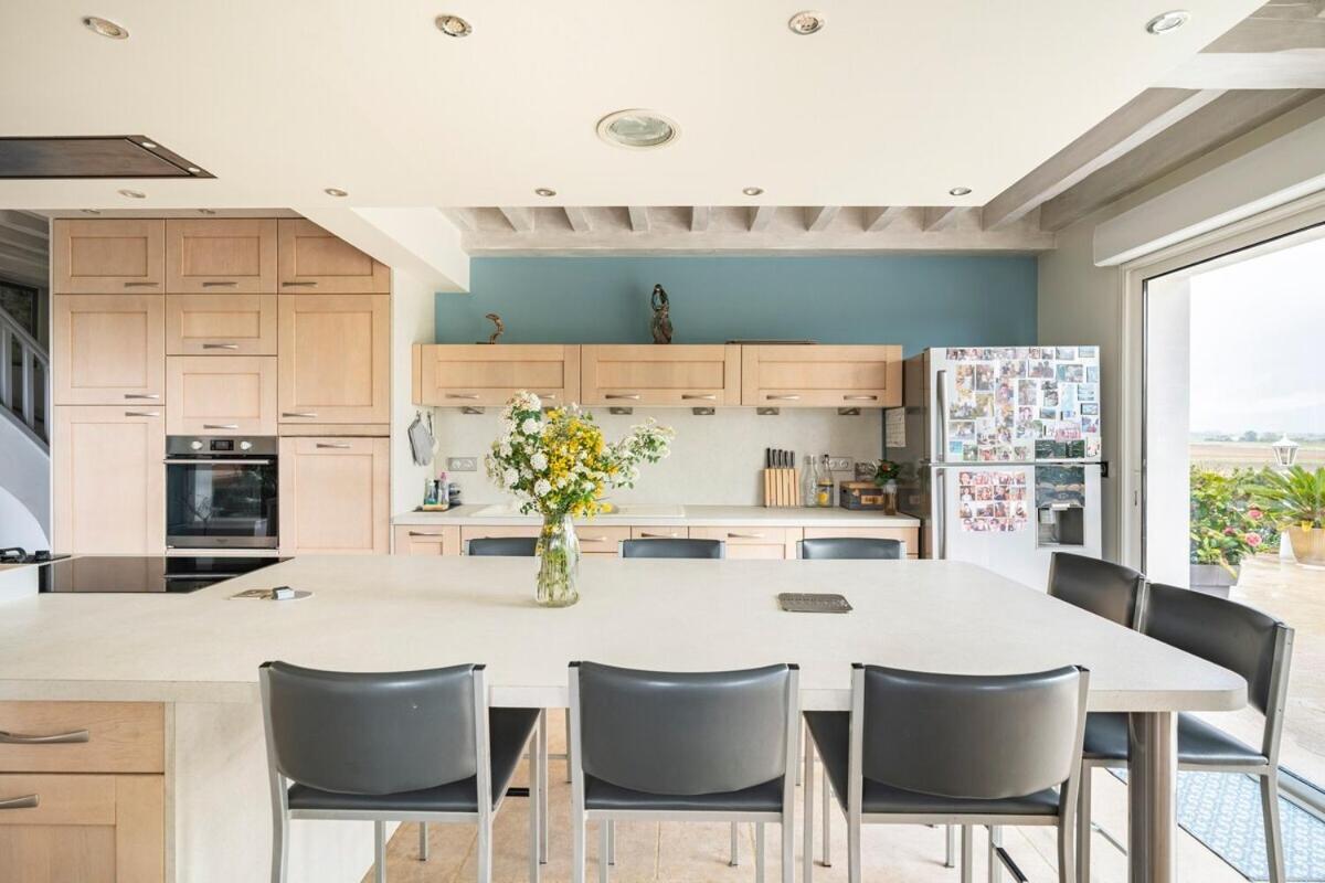 La Villa Moursoise 4 Etoiles 外观 照片