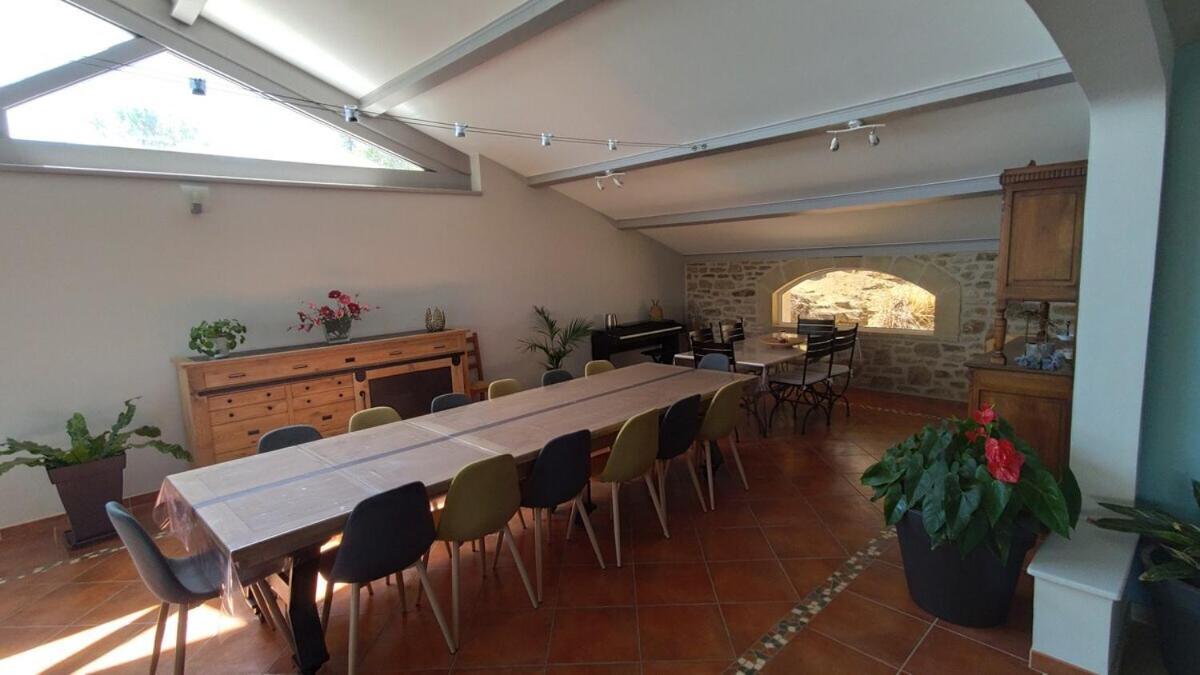La Villa Moursoise 4 Etoiles 外观 照片