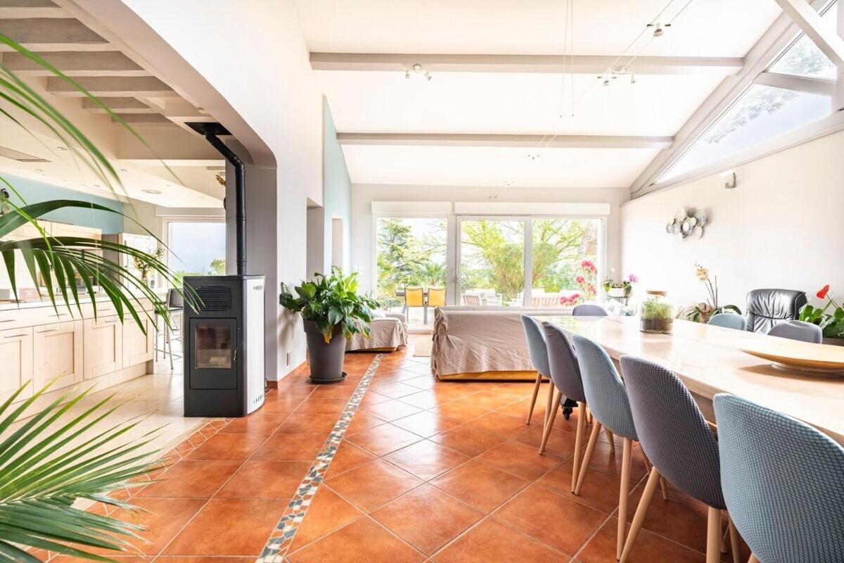 La Villa Moursoise 4 Etoiles 外观 照片