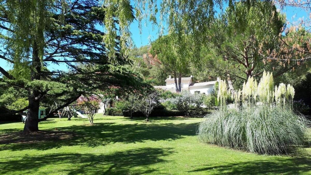 La Villa Moursoise 4 Etoiles 外观 照片