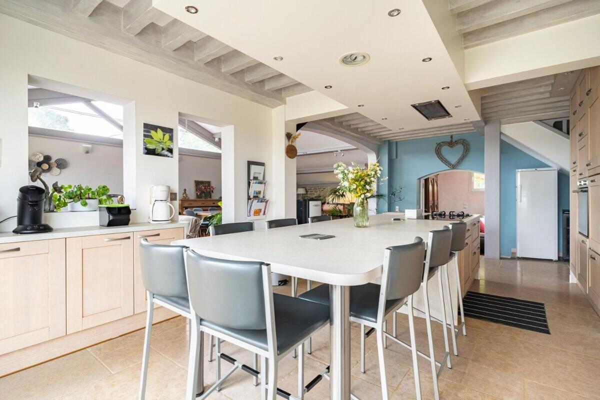 La Villa Moursoise 4 Etoiles 外观 照片