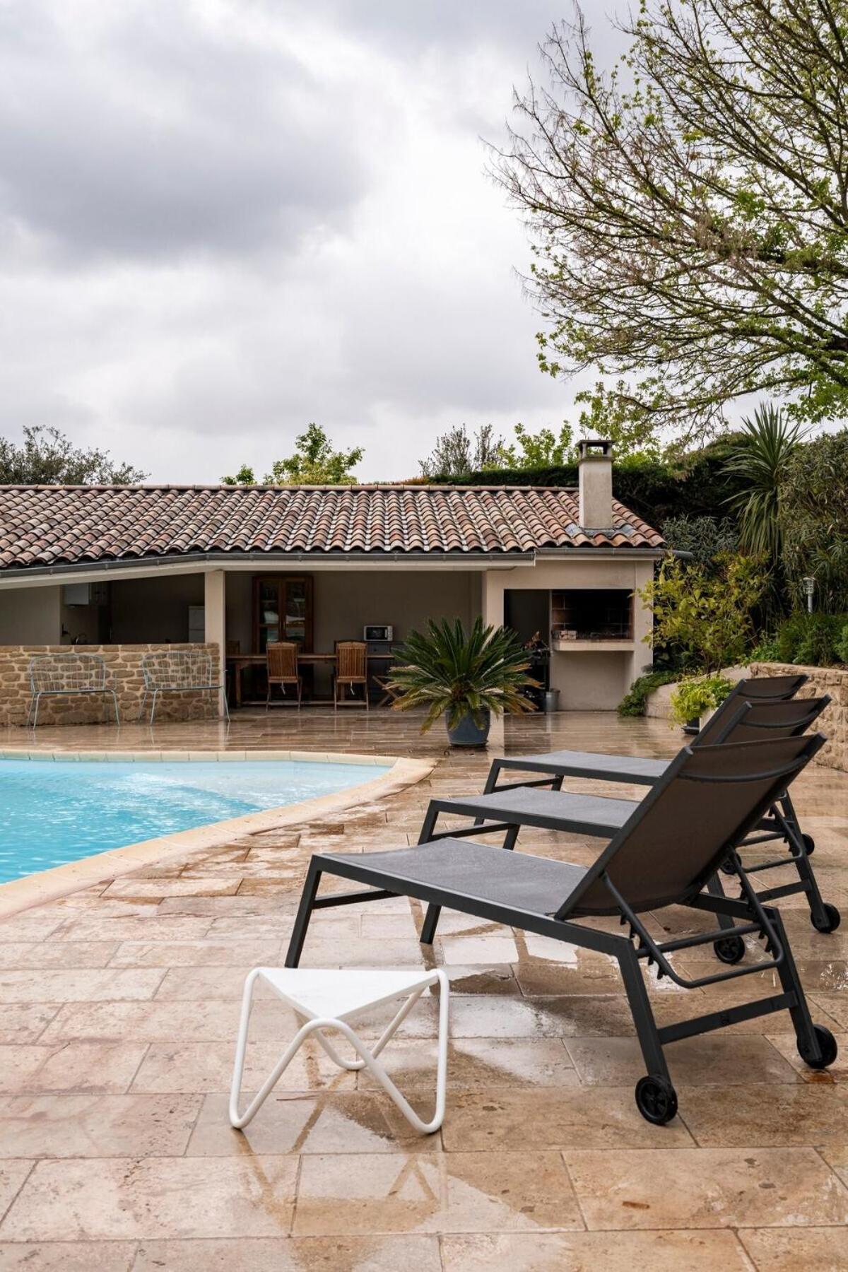 La Villa Moursoise 4 Etoiles 外观 照片