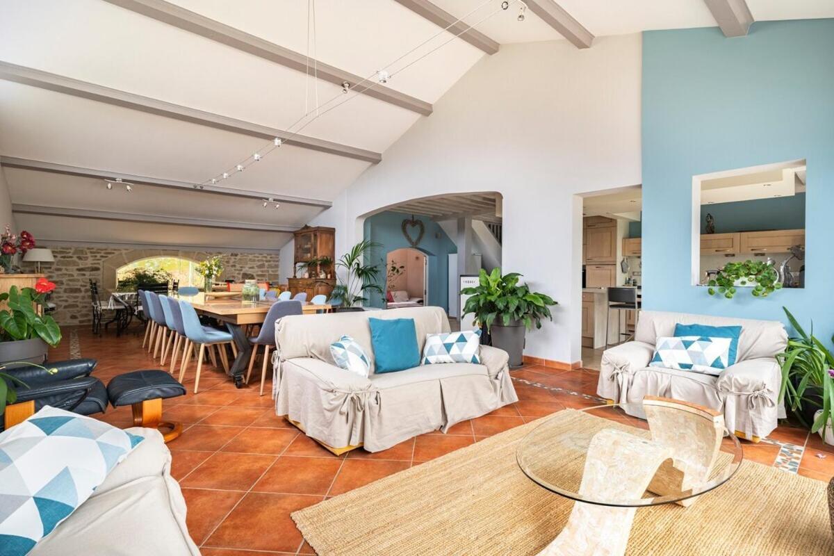 La Villa Moursoise 4 Etoiles 外观 照片