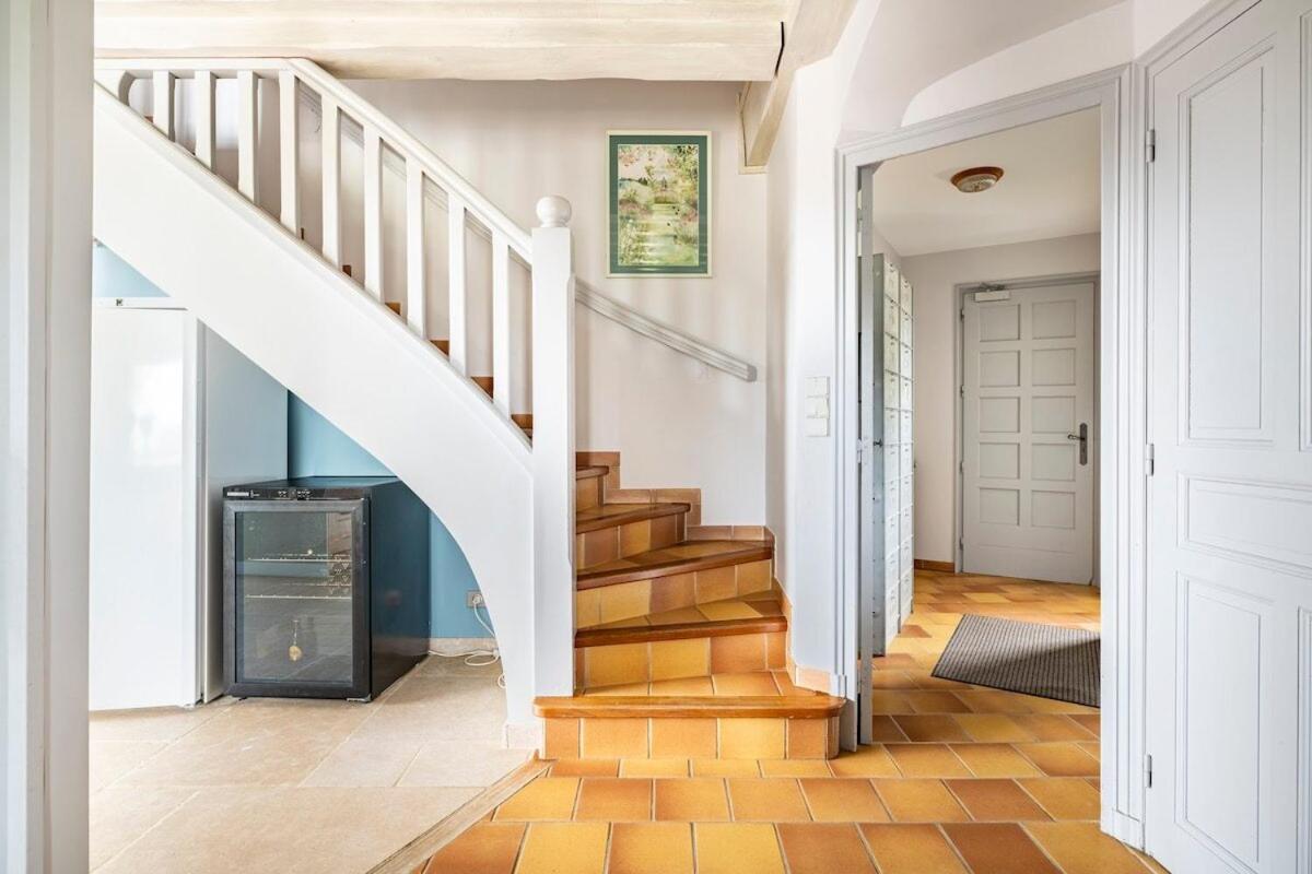 La Villa Moursoise 4 Etoiles 外观 照片