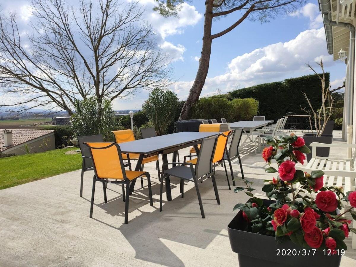 La Villa Moursoise 4 Etoiles 外观 照片