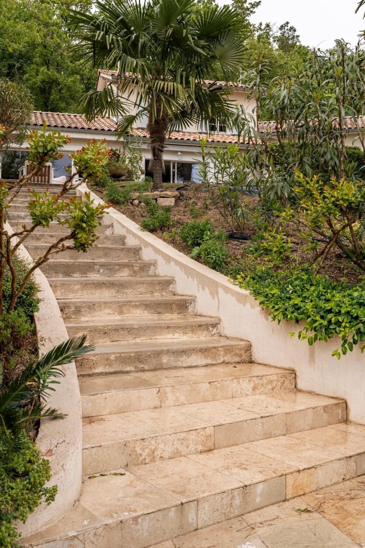 La Villa Moursoise 4 Etoiles 外观 照片