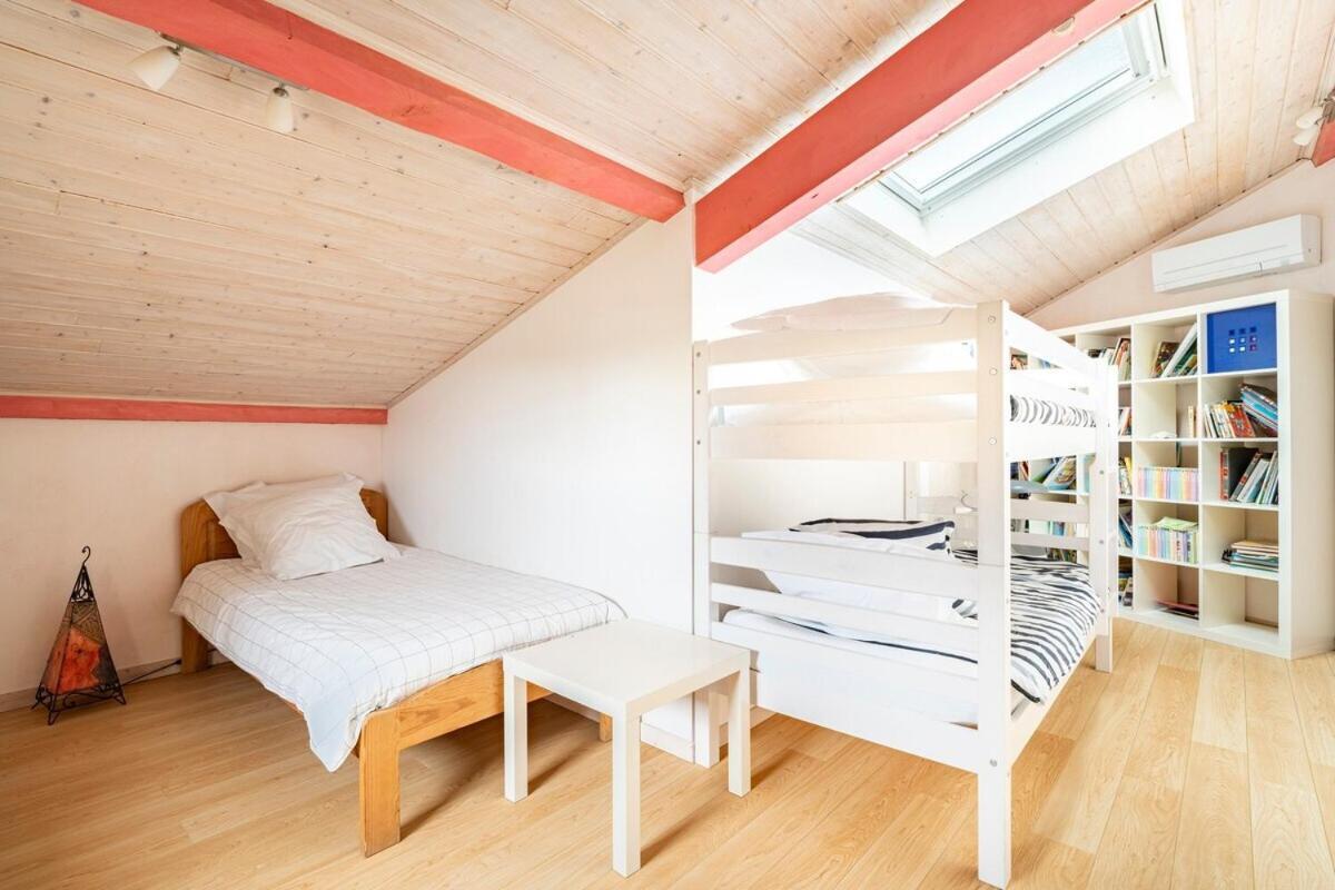 La Villa Moursoise 4 Etoiles 外观 照片