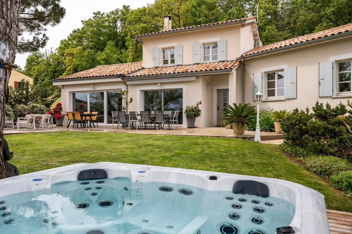 La Villa Moursoise 4 Etoiles 外观 照片